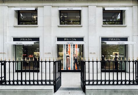 prada montaigne|Avenue Montaigne.